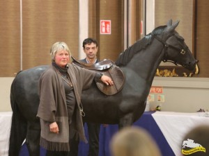 gisela holstein and davide focardi talk about correctly fitting tack at the 2016 equine hedge school 5/1/16 photo by Laurence dunne Jumpinaction.net